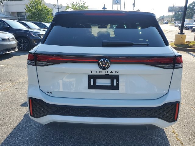 Certified 2025 Volkswagen Tiguan SE R-Line FWD image 5