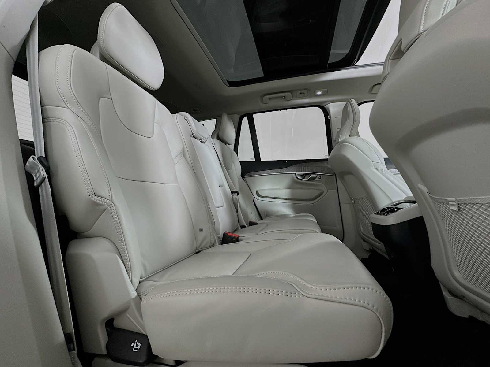 Certified 2024 Volvo XC90 B6 Ultimate image 27