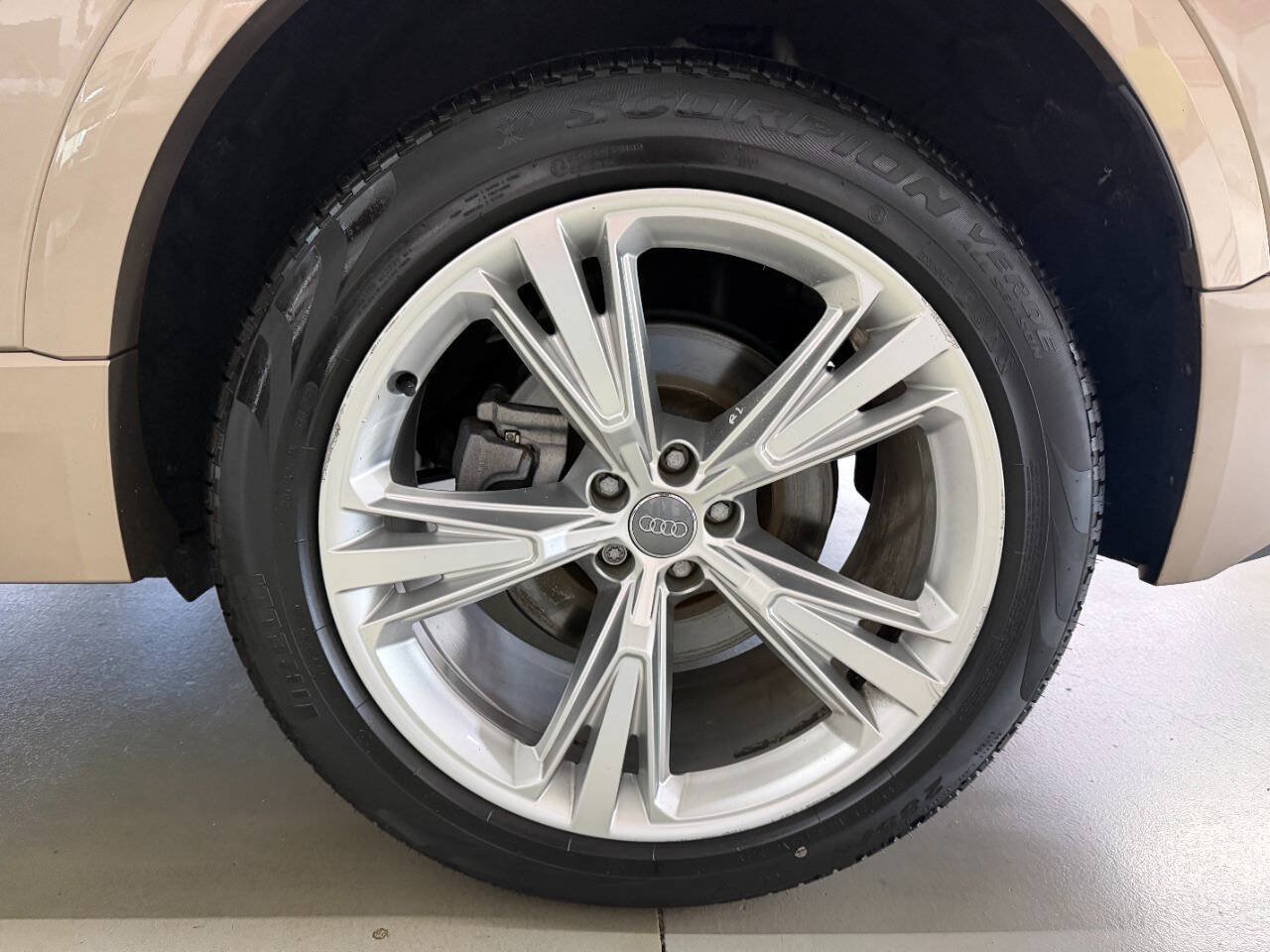 Used 2019 Audi Q8 Premium Plus w/ Premium Plus AWD/4WD image 31
