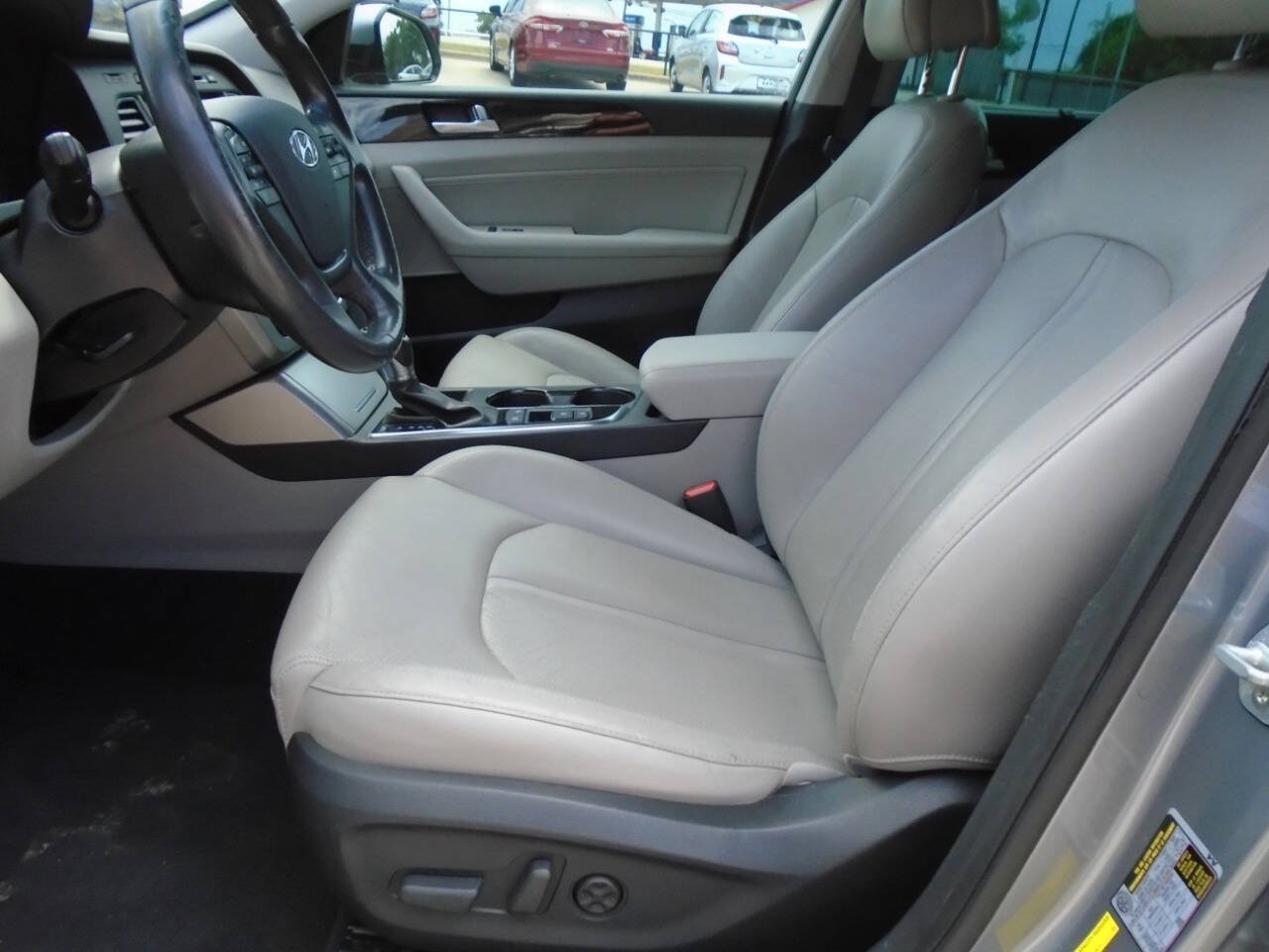 Used 2016 Hyundai Sonata Limited w/ Option Group 02 FWD image 9