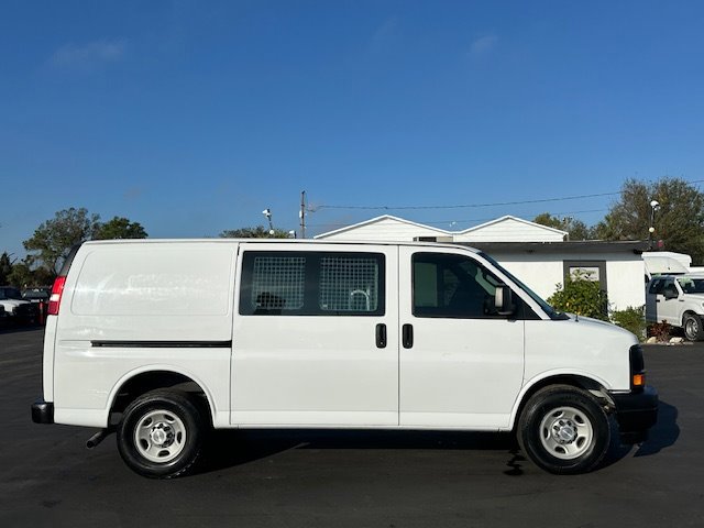 Used 2017 Chevrolet Express 2500 RWD image 5