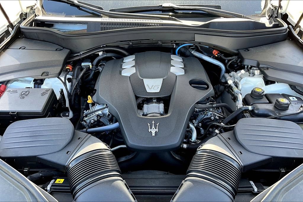 Used 2022 Maserati Levante GT AWD/4WD image 31
