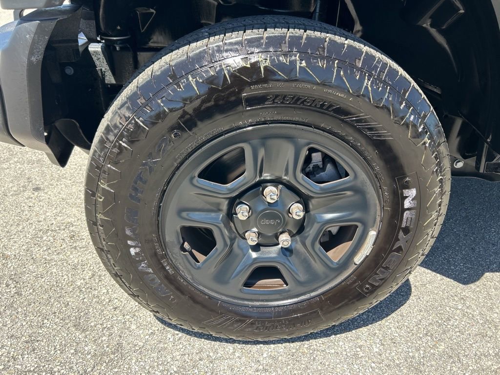 Used 2025 Jeep Wrangler Sport AWD/4WD image 16