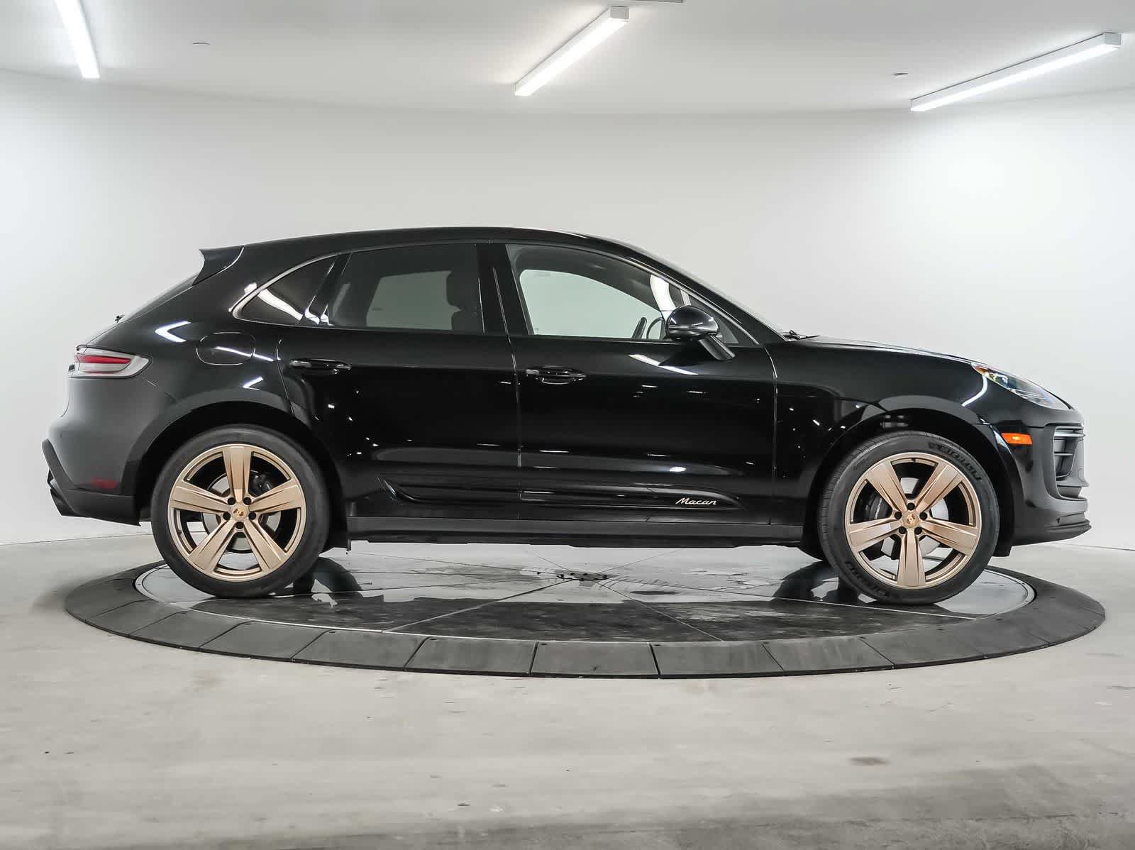 Certified 2023 Porsche Macan AWD/4WD image 8