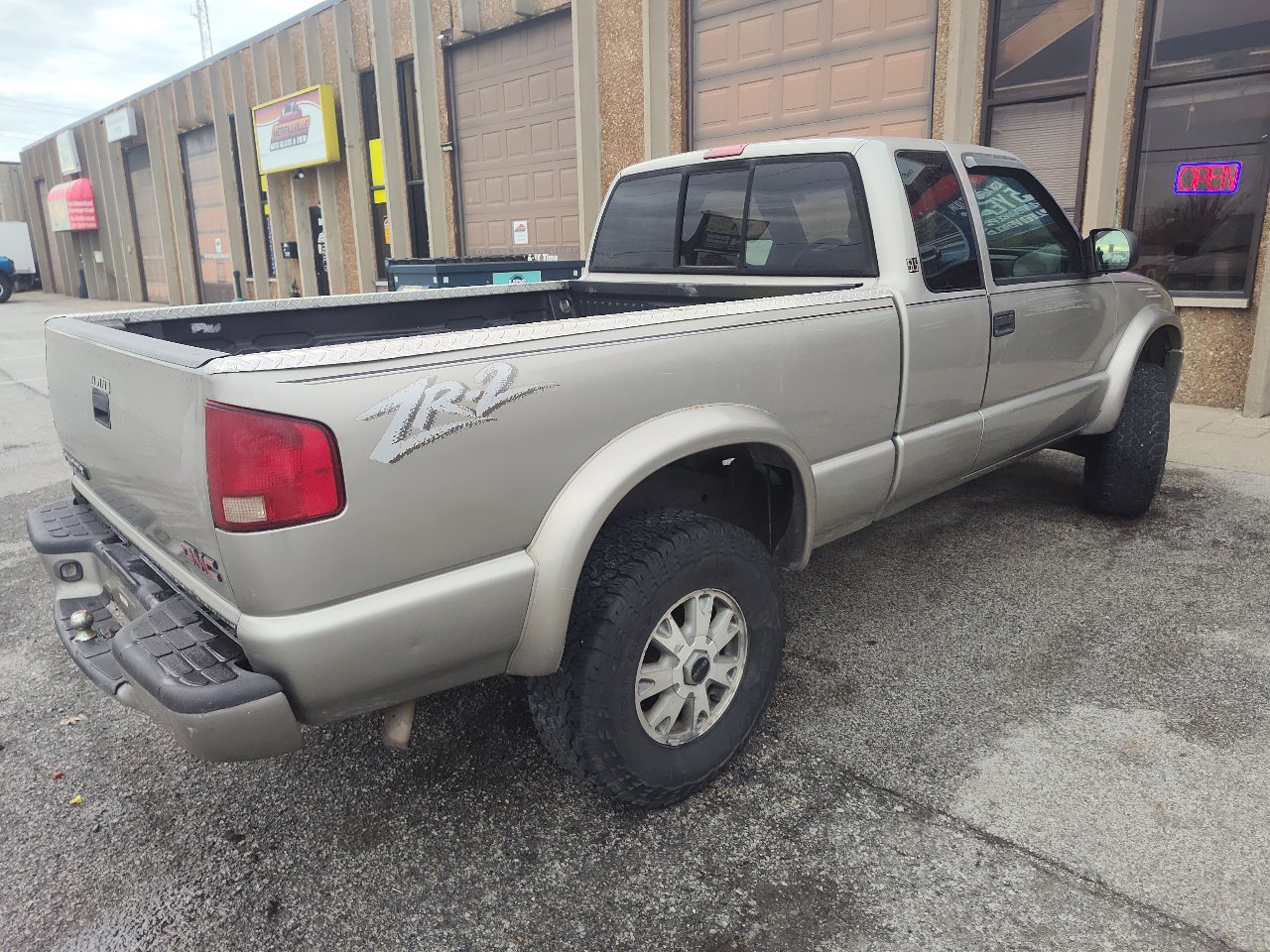 Used 2003 GMC Sonoma SLS w/ SLS Preferred Equipment Group image 4