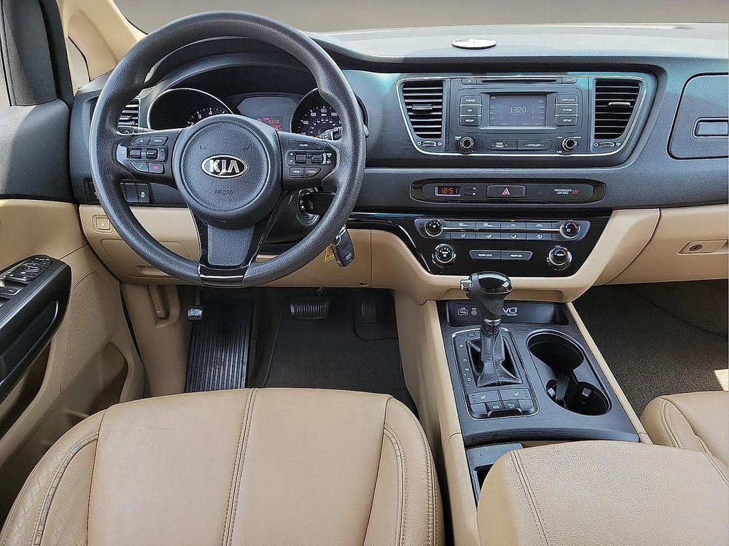 Used 2016 Kia Sedona LX w/ Option Group 020 FWD image 11