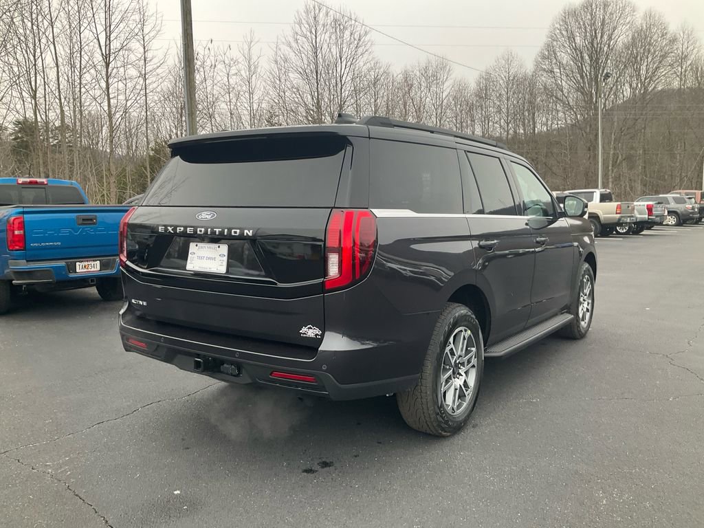 New 2026 Ford Expedition Active image 5