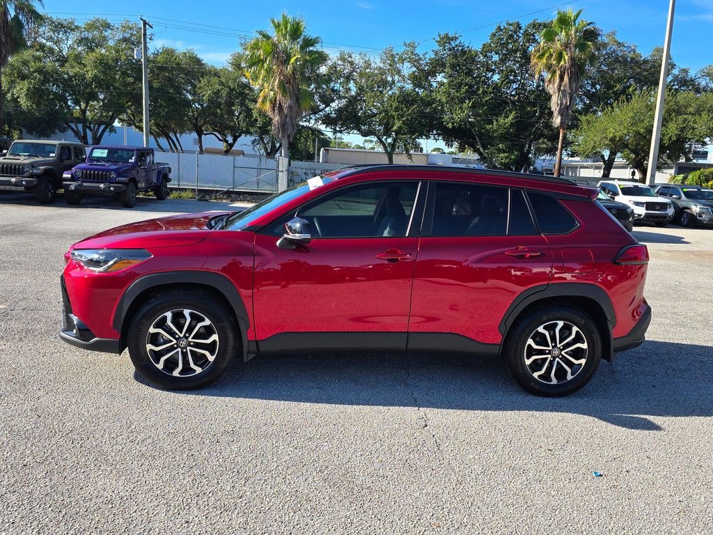 Used 2025 Toyota Corolla Cross AWD Hybrid w/ Moonroof Package image 3