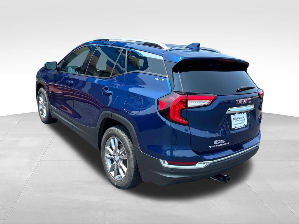 Used 2022 GMC Terrain SLT w/ Infotainment Package II FWD image 3