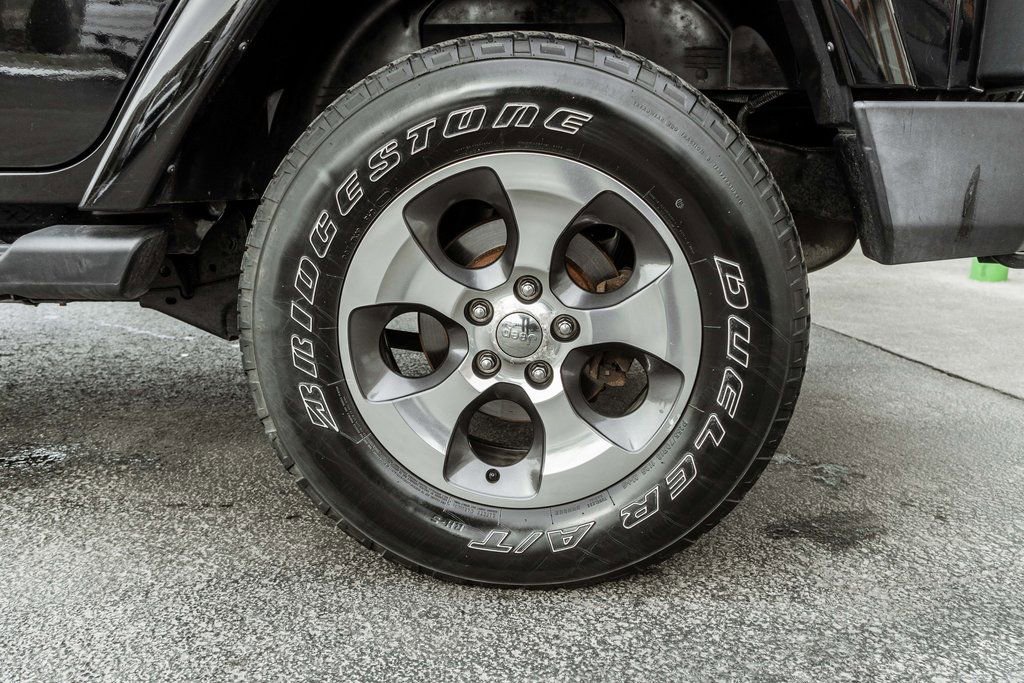 Used 2018 Jeep Wrangler Unlimited Sahara image 29