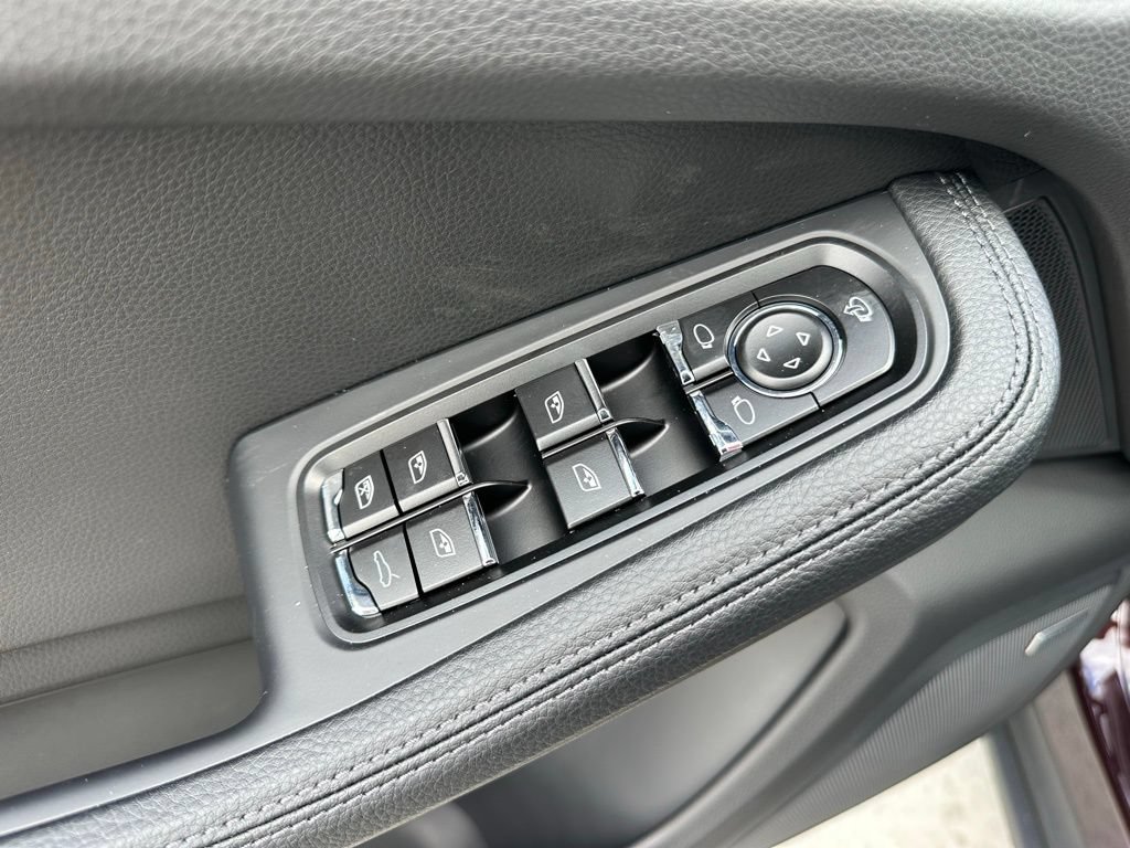 Used 2026 Porsche Macan S AWD/4WD image 22