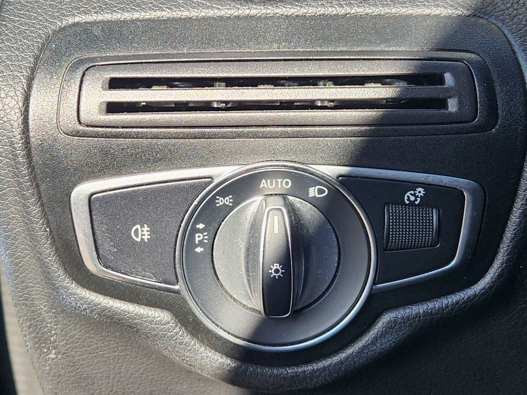 Used 2022 Mercedes-Benz GLC 300 image 23