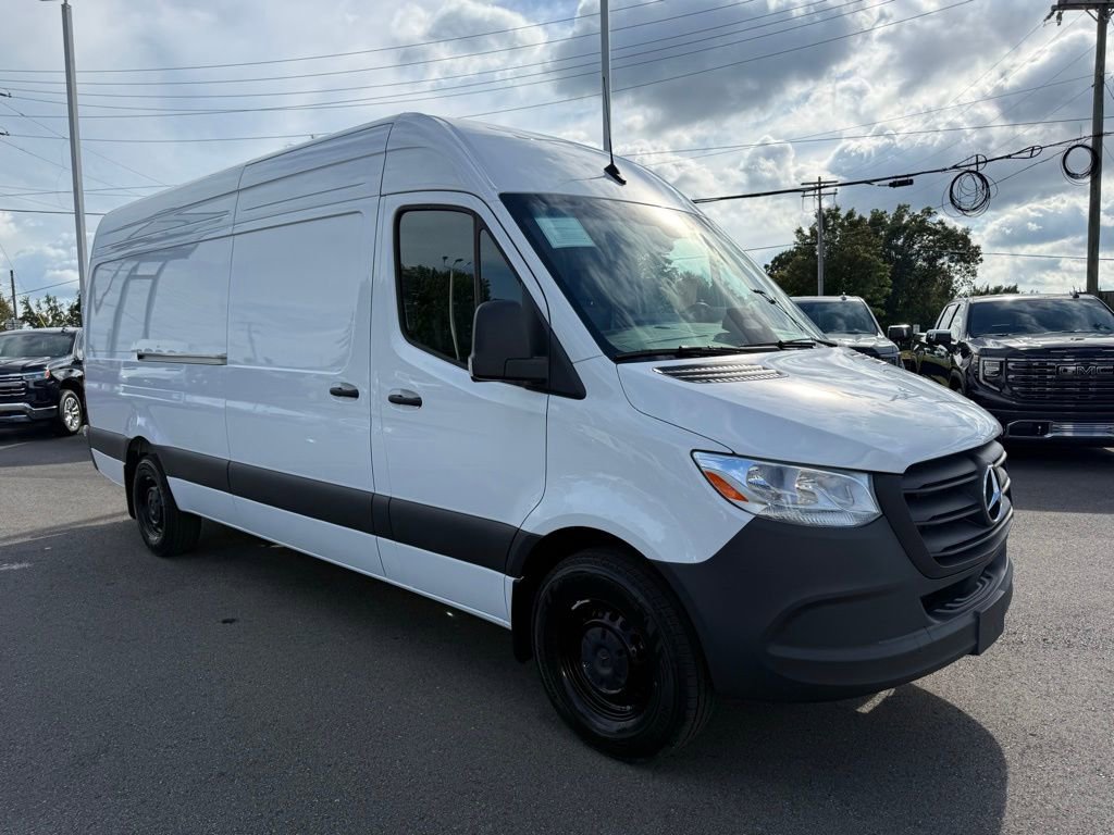 Used 2025 Mercedes-Benz Sprinter 2500 image 7