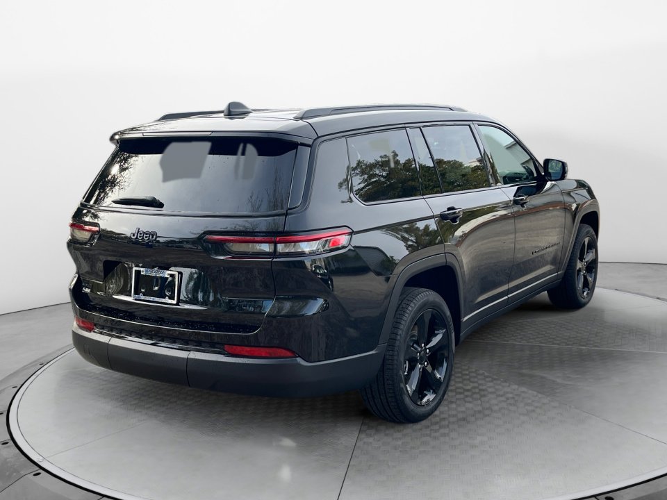 Used 2025 Jeep Grand Cherokee L Limited w/ Black Appearance Package image 7