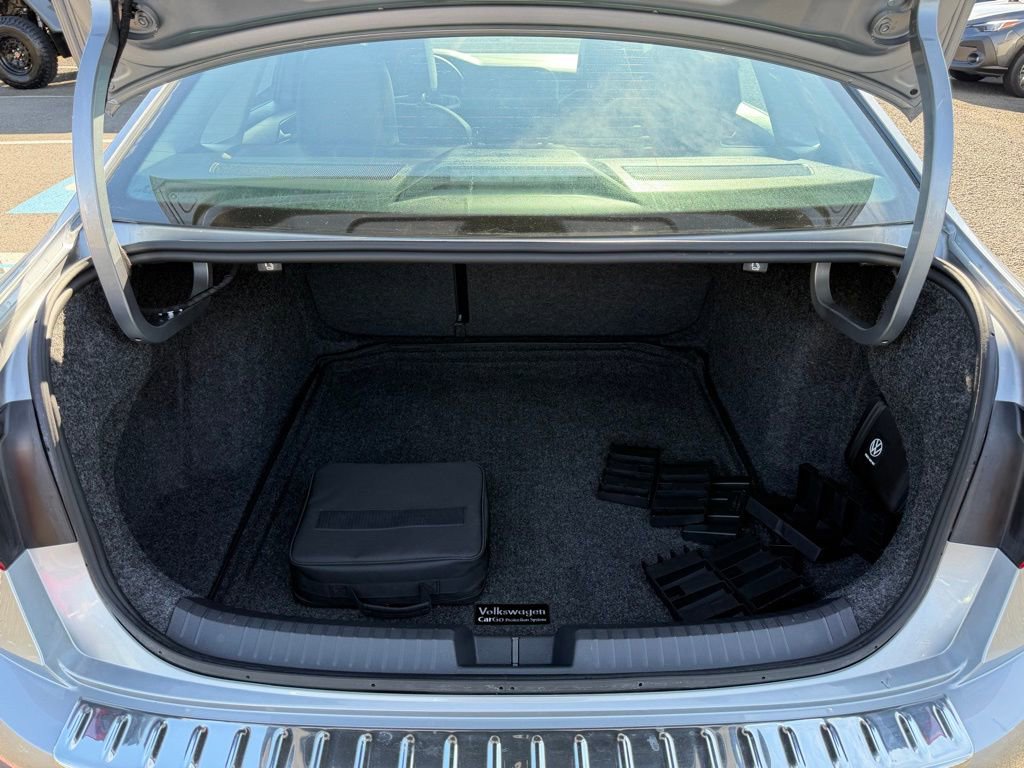Used 2024 Volkswagen Jetta SE image 11
