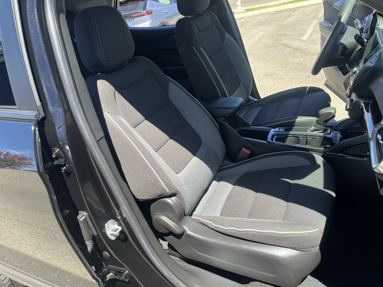 Used 2023 Chevrolet TrailBlazer LT FWD image 24
