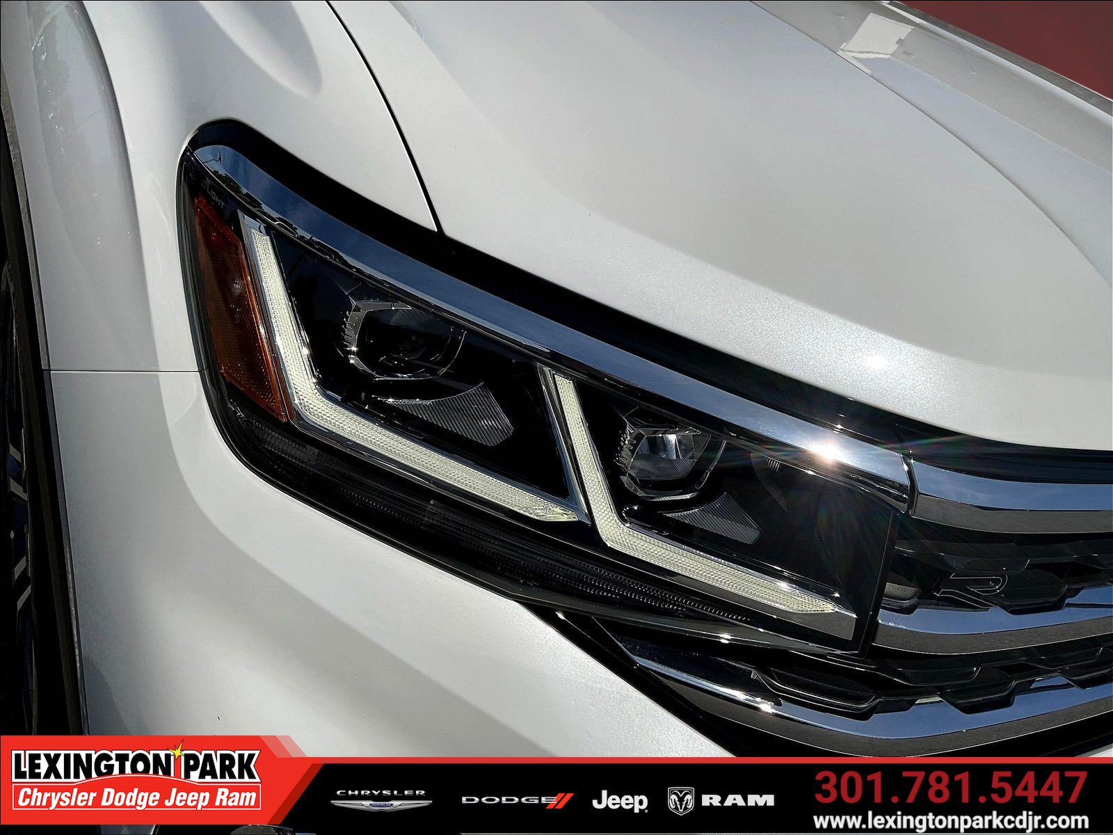 Used 2023 Volkswagen Atlas SEL Premium AWD/4WD image 32