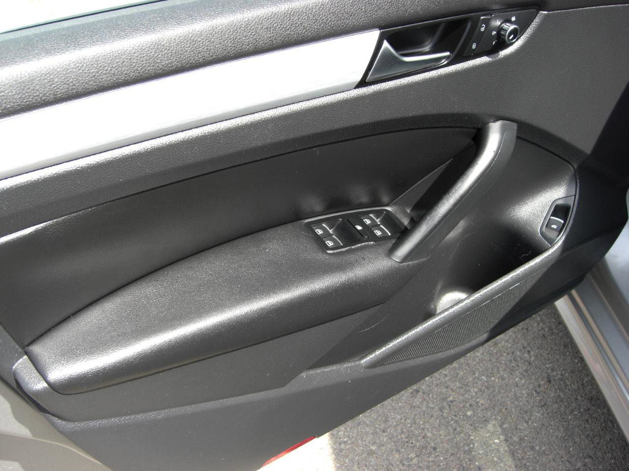 Used 2012 Volkswagen Passat 2.5 SE image 19