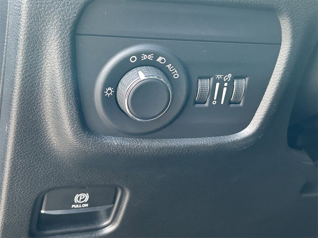 Used 2022 Jeep Grand Cherokee L Laredo image 22