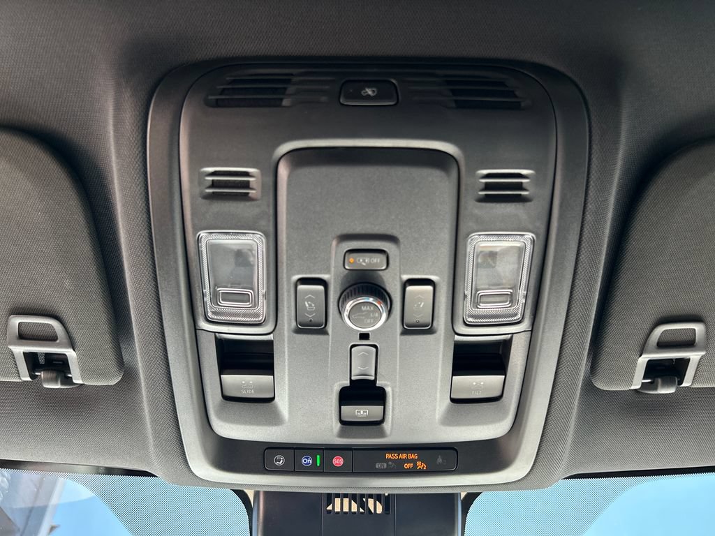 Used 2025 GMC Yukon AT4 w/ AT4 Premium Plus Package AWD/4WD image 21