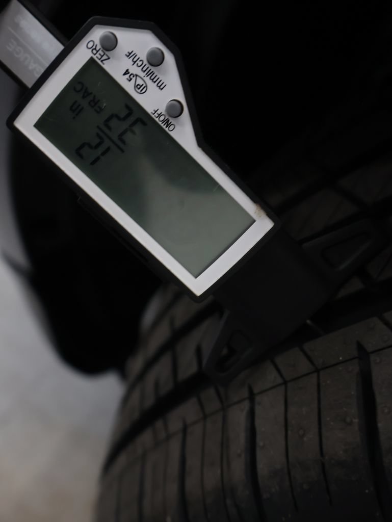 Used 2021 Toyota RAV4 XLE w/ Convenience Package FWD image 33