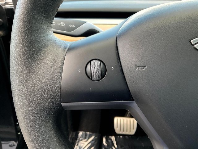 Used 2024 Tesla Model Y Performance AWD/4WD image 13