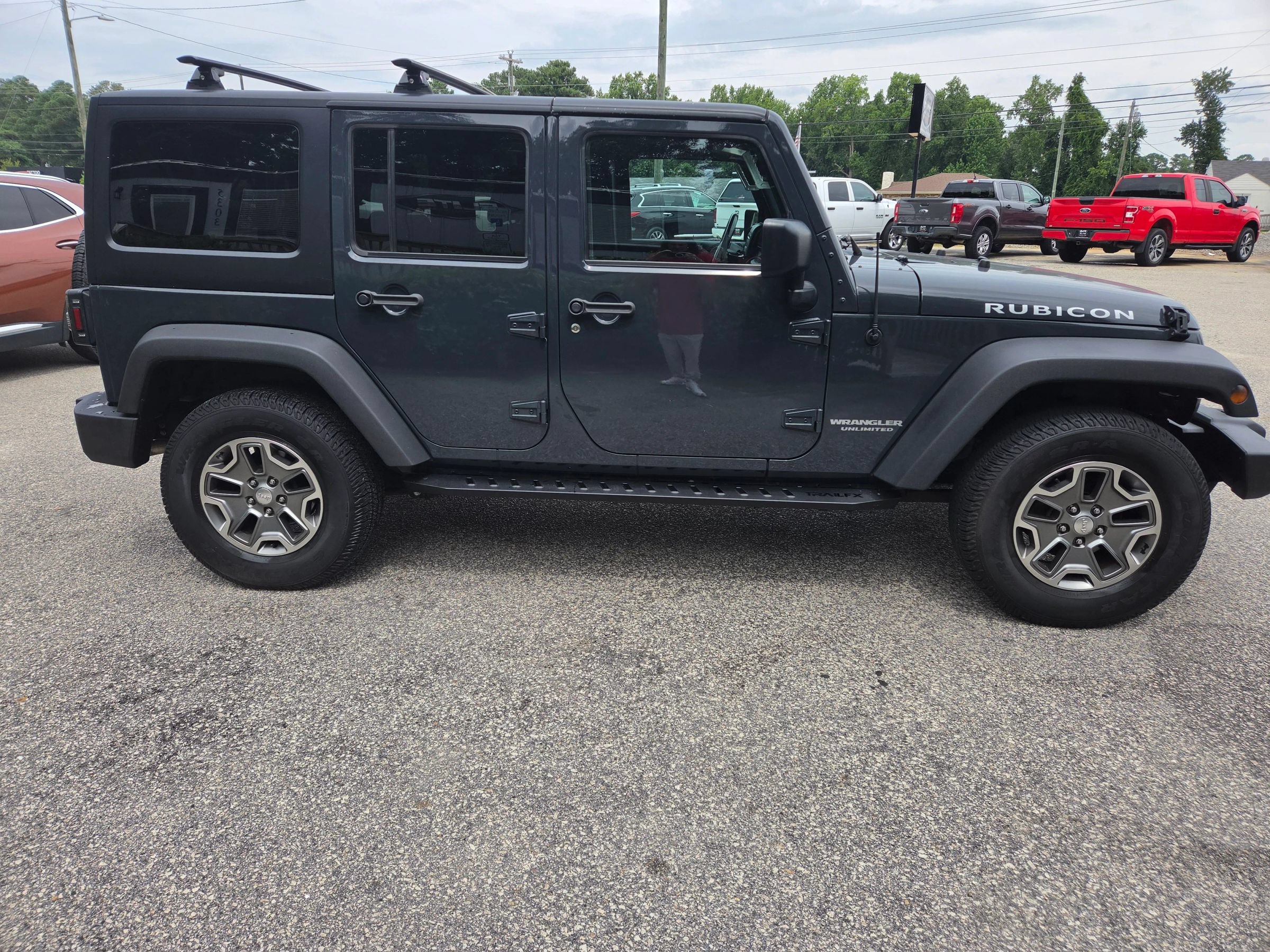 Used 2017 Jeep Wrangler Unlimited Rubicon w/ Cold Weather Group AWD/4WD image 4