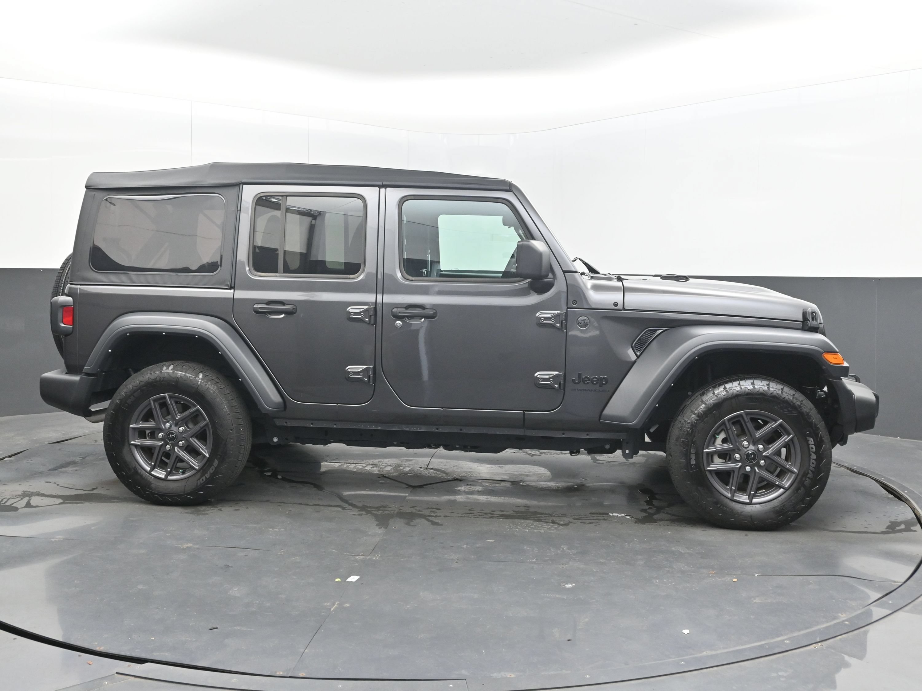 Used 2025 Jeep Wrangler Unlimited Sport AWD/4WD image 10