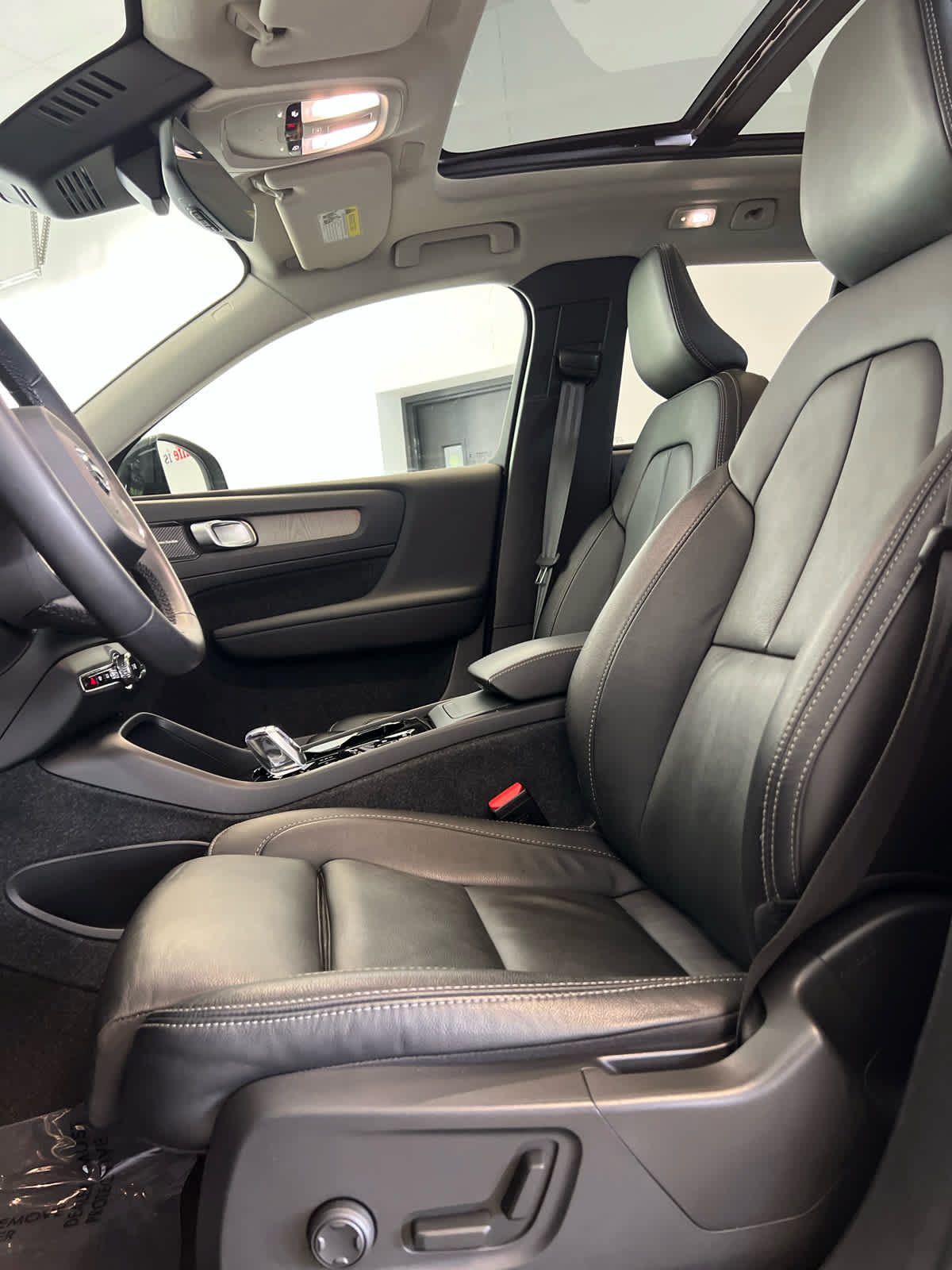 Used 2023 Volvo XC40 B5 Plus w/ Climate Package AWD/4WD image 11