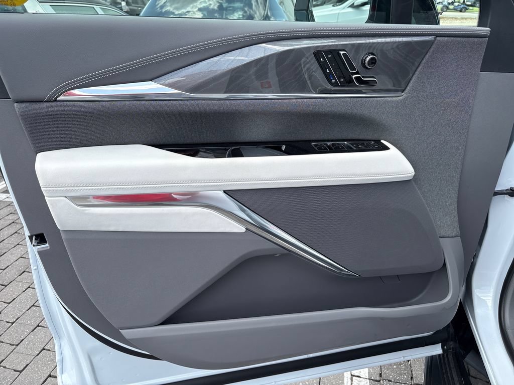 New 2026 Cadillac Escalade IQ Sport 1 w/ LPO, Floor Liner Package AWD/4WD image 15