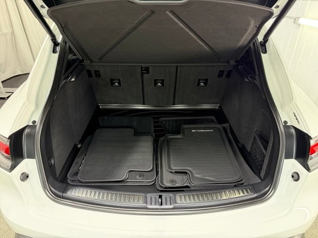 Used 2023 Porsche Macan AWD/4WD image 9