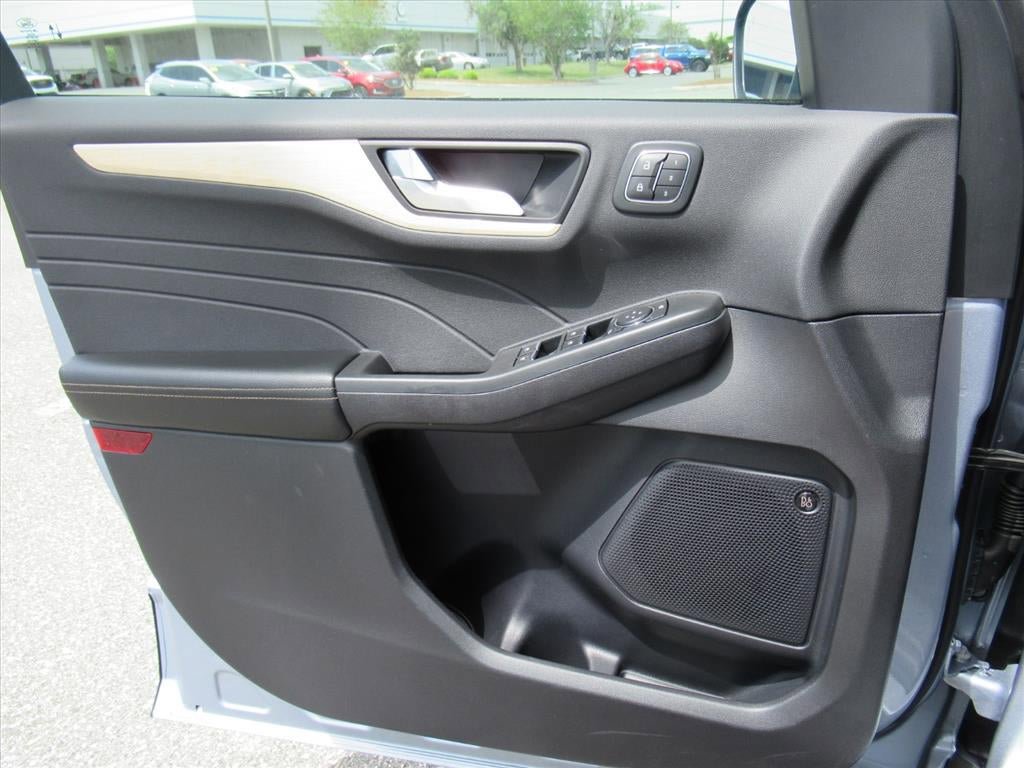 Used 2022 Ford Escape Titanium w/ Titanium Elite Package AWD/4WD image 19