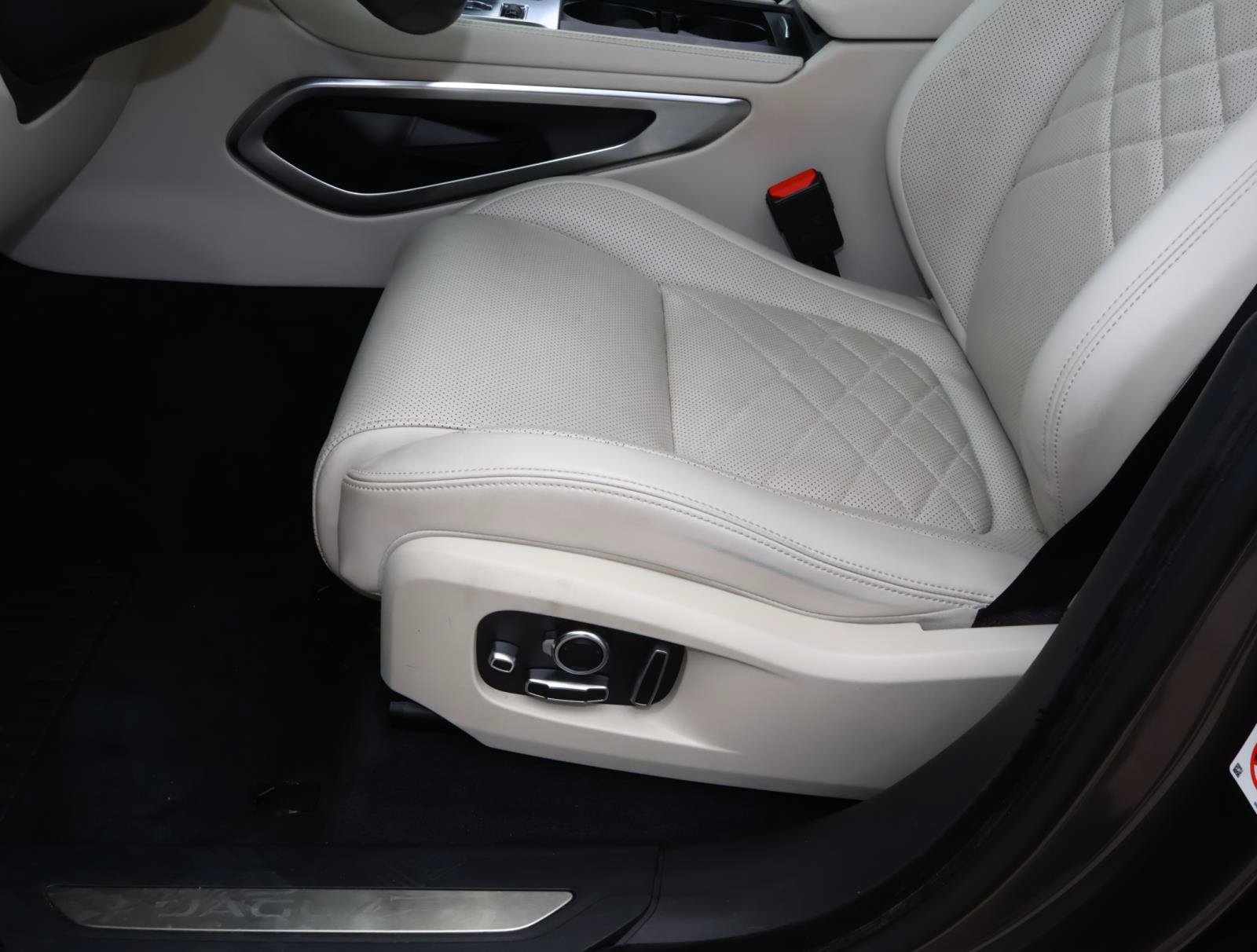 Used 2023 Jaguar F-PACE S AWD/4WD image 14