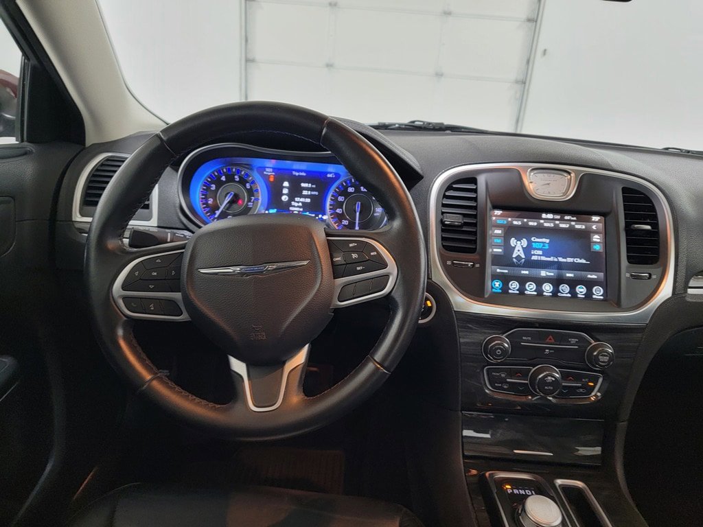 Used 2017 Chrysler 300 Limited w/ Value Package RWD image 12