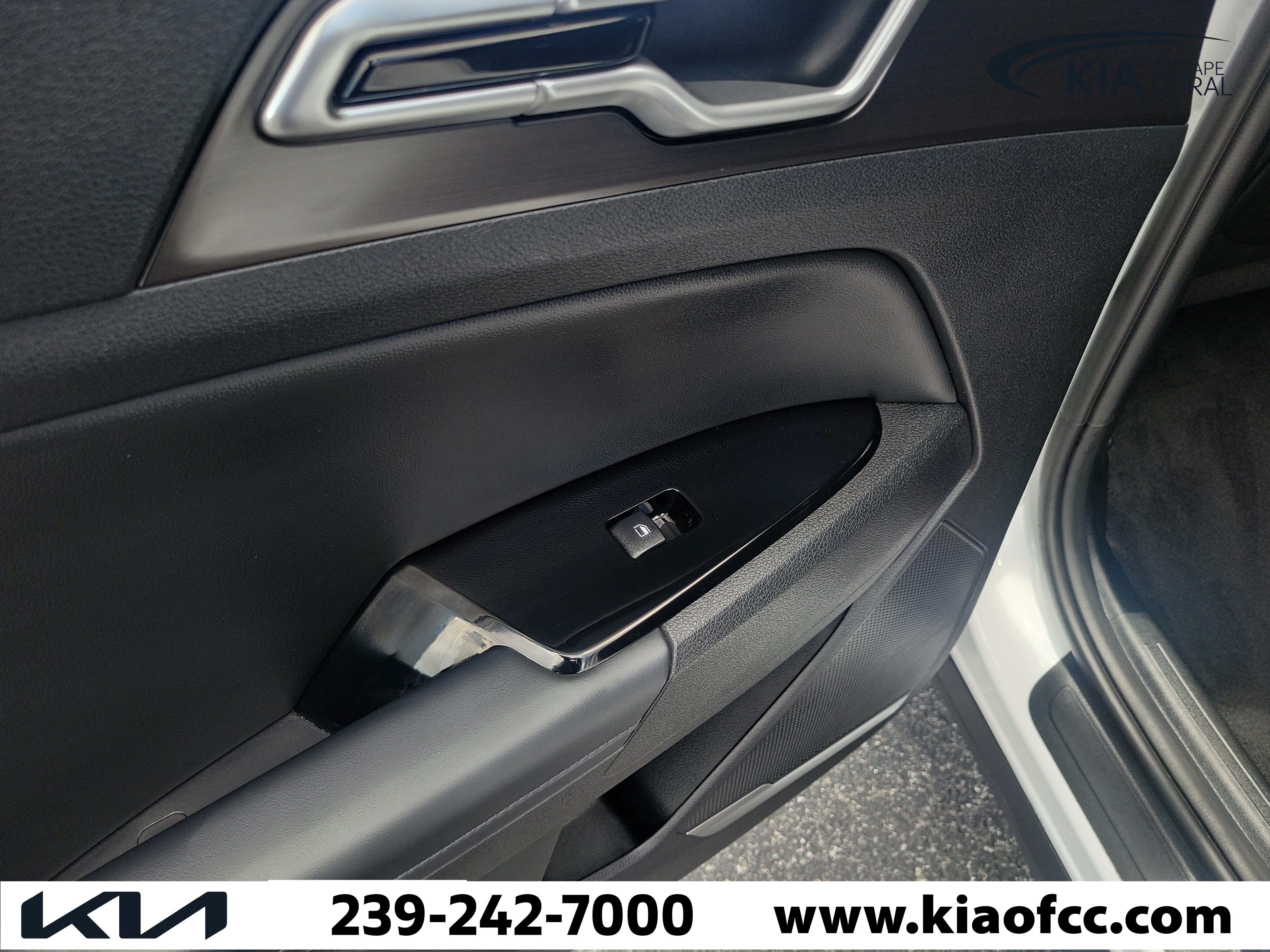 Certified 2025 Kia Sportage EX FWD image 13