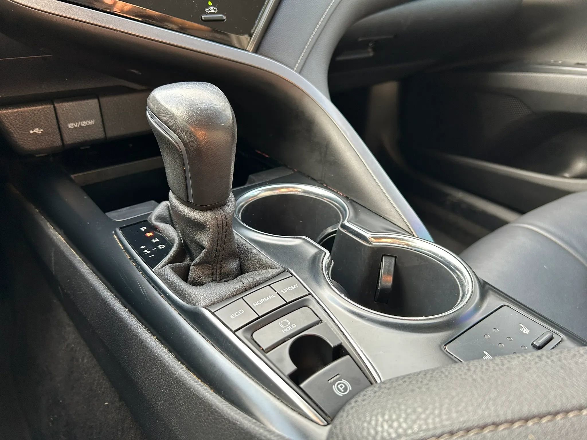 Used 2020 Toyota Camry XSE FWD image 21
