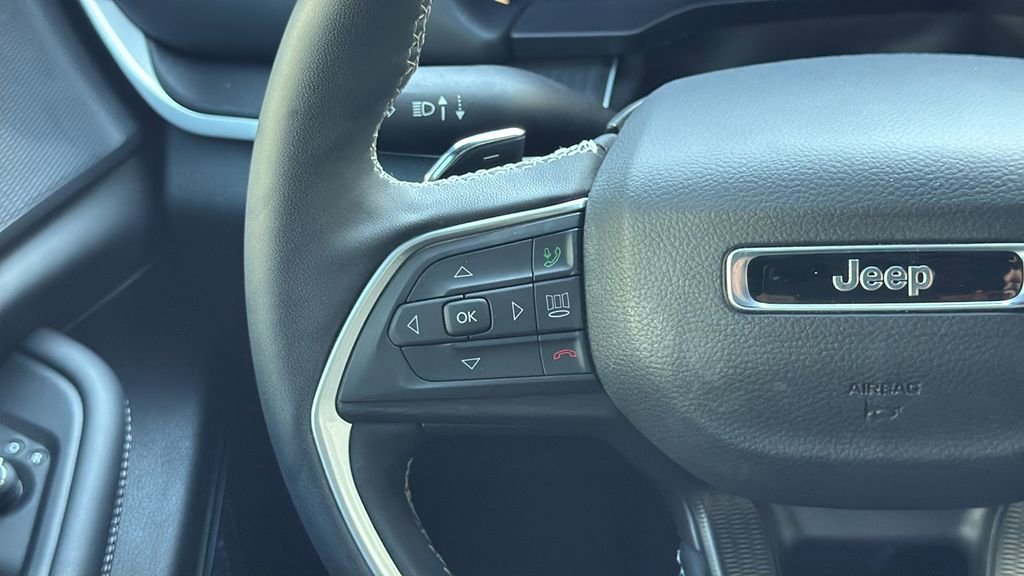 Used 2025 Jeep Grand Cherokee Altitude image 18