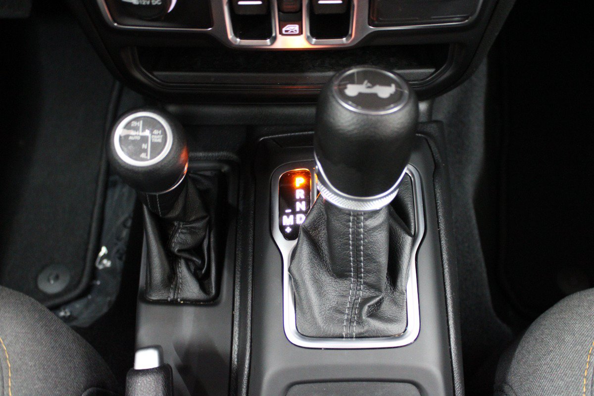 Used 2025 Jeep Wrangler Unlimited Sahara AWD/4WD image 25