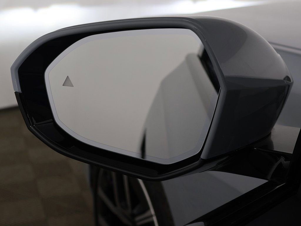 Used 2025 BMW i7 xDrive60 w/ Premium Package image 36