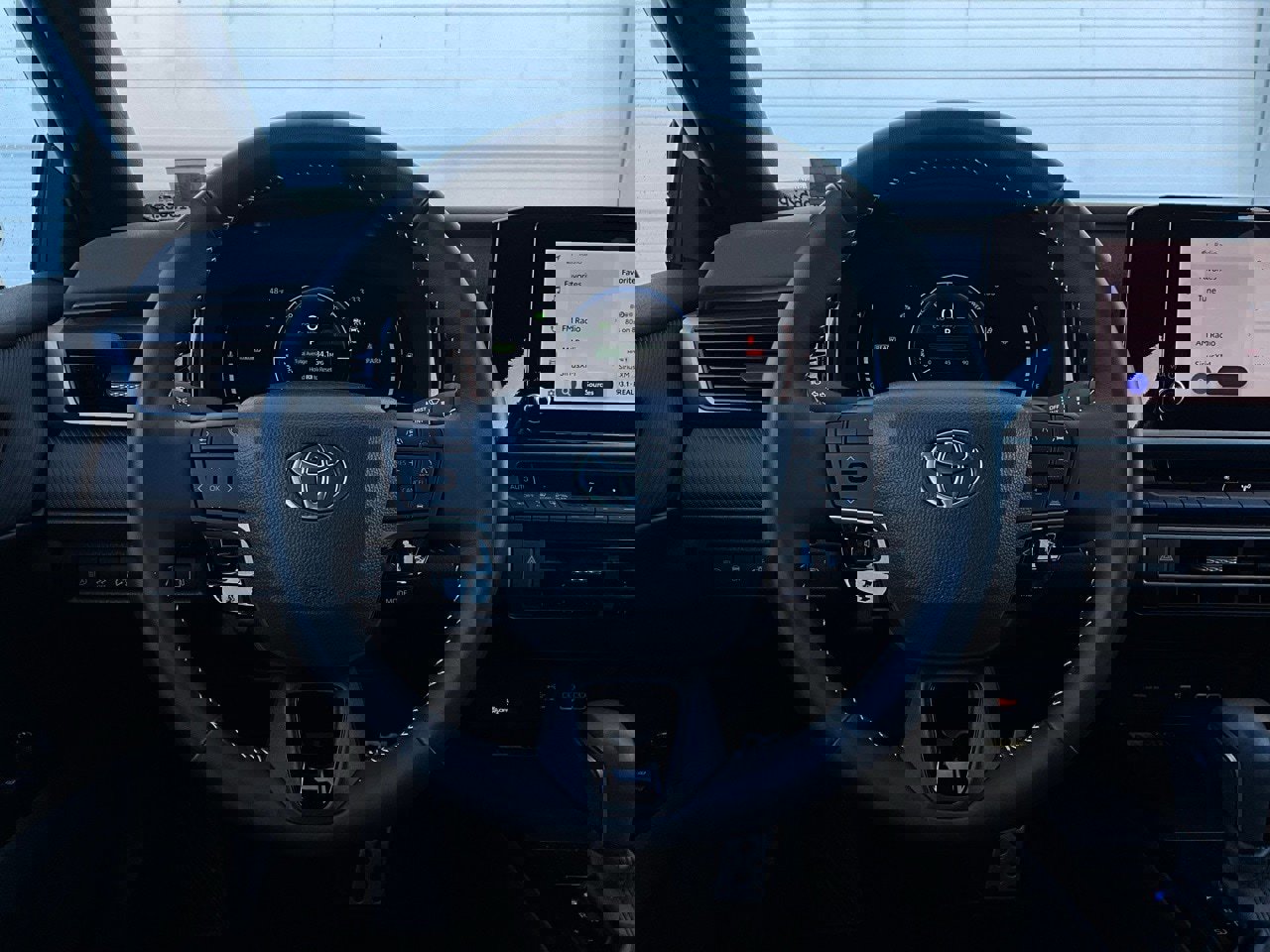 Used 2025 Toyota Camry SE image 32