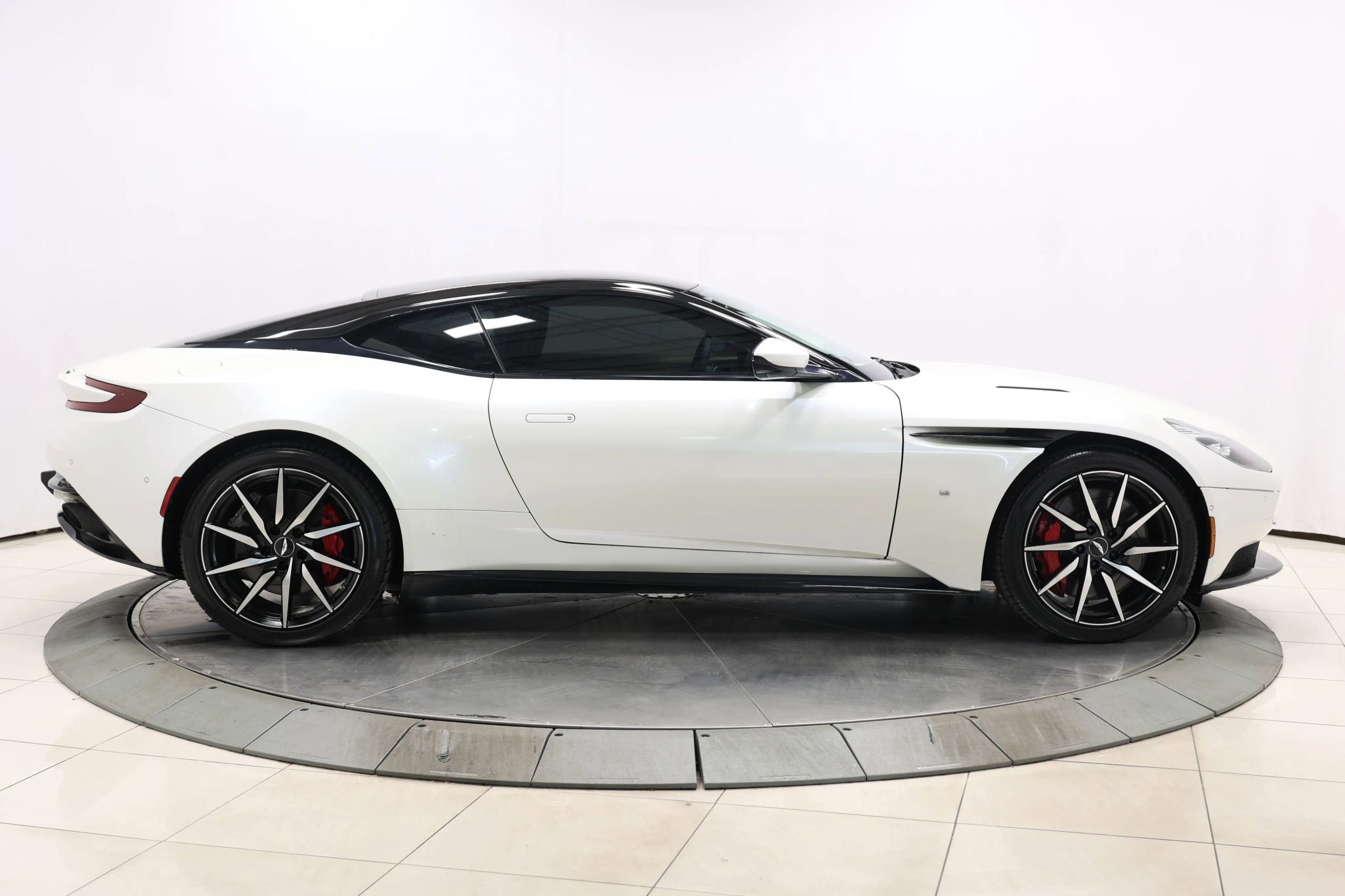 Used 2017 Aston Martin DB11 V12 image 69
