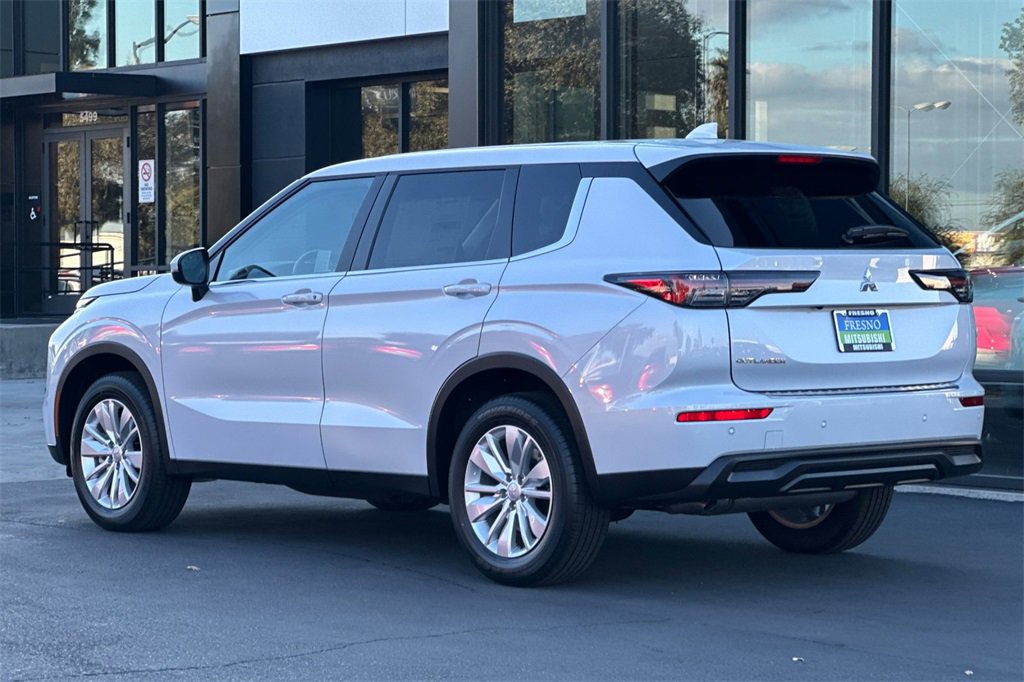New 2025 Mitsubishi Outlander ES image 7