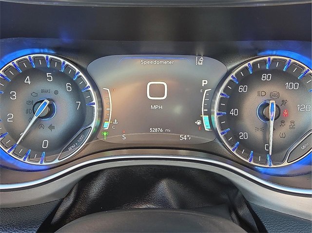 Used 2023 Chrysler Pacifica Limited w/ Uconnect Theater Family Group image 19