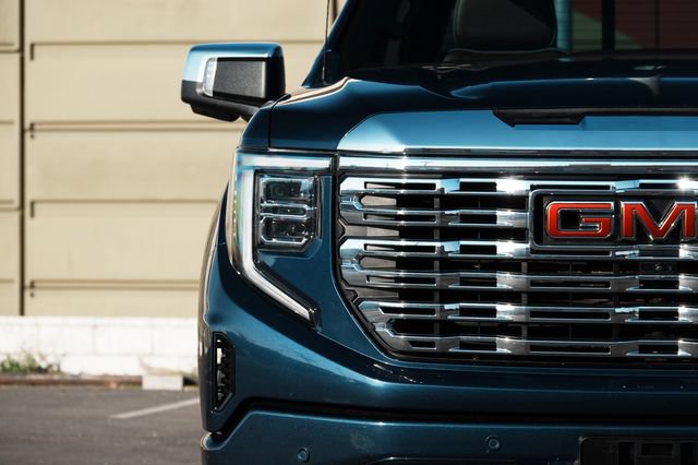 Used 2023 GMC Sierra 1500 Denali w/ Denali Reserve Package AWD/4WD image 5