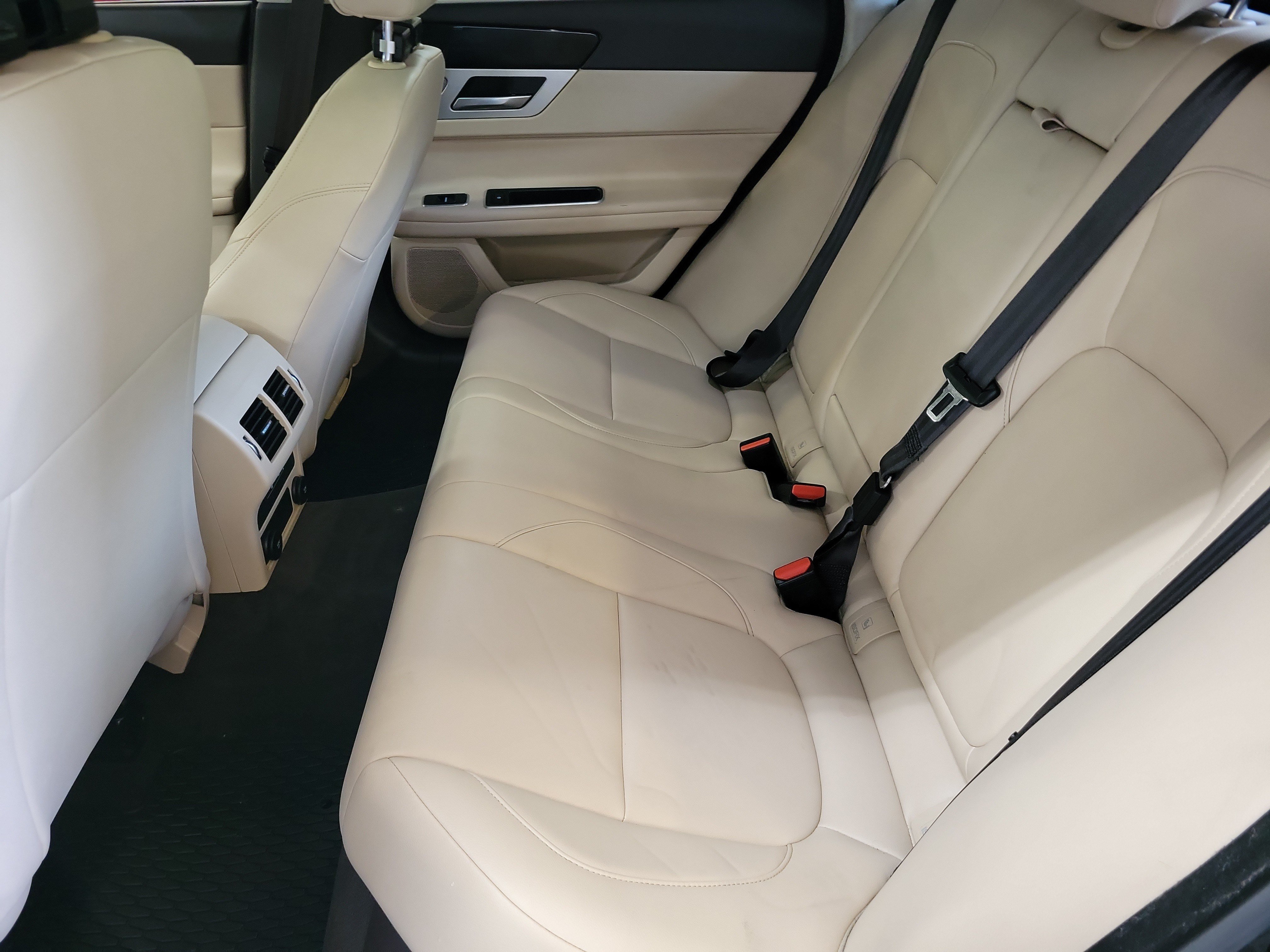 Used 2020 Jaguar XF Premium AWD/4WD image 12