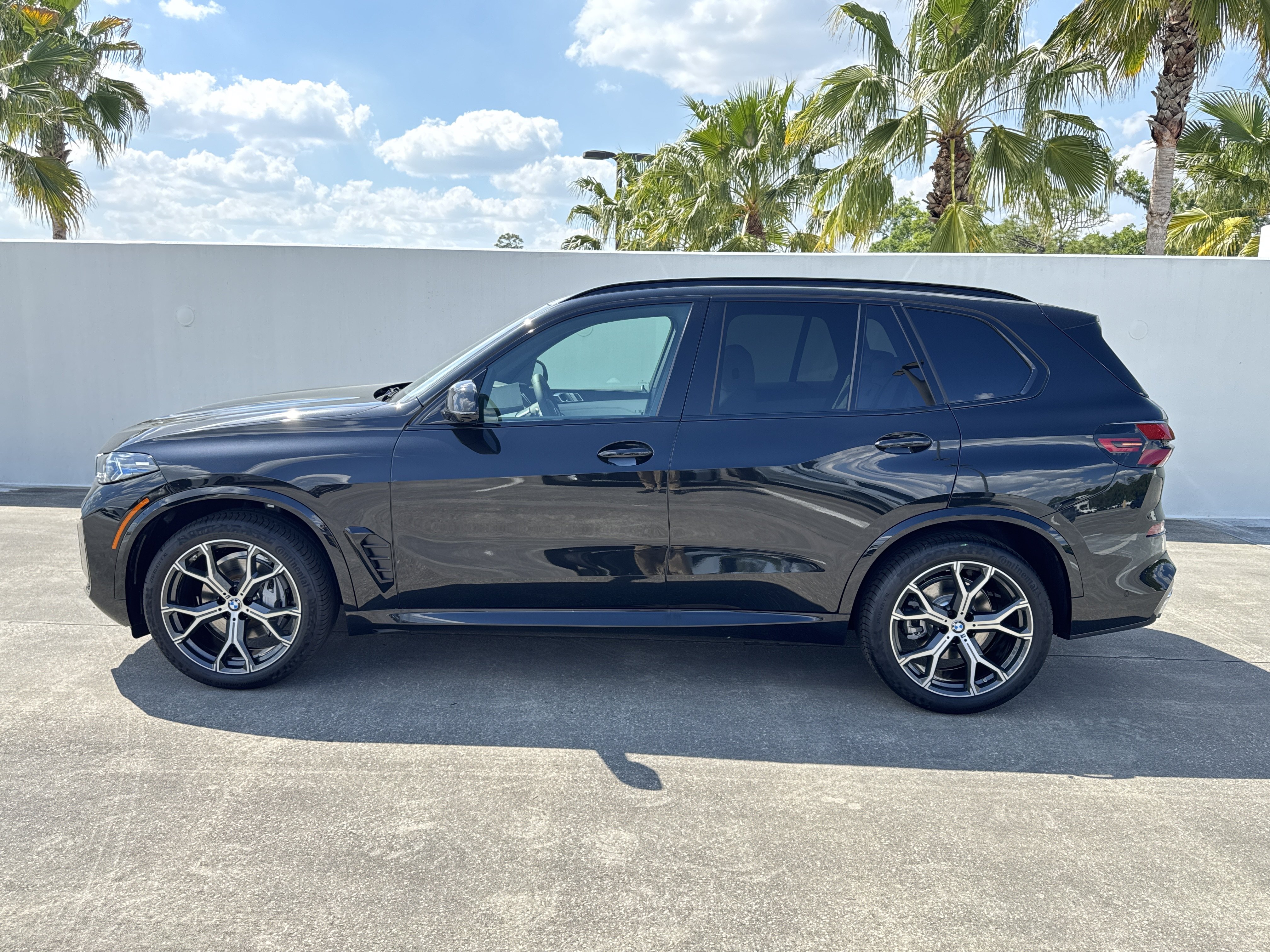New 2026 BMW X5 xDrive40i w/ M Sport Package AWD/4WD image 4