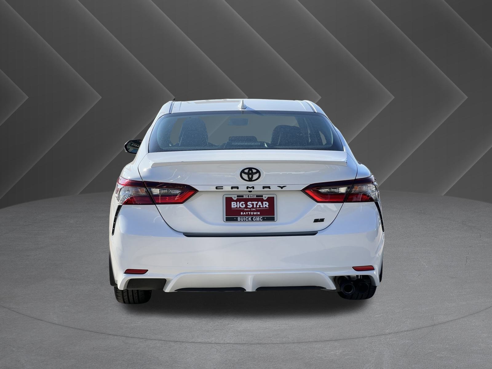 Used 2024 Toyota Camry SE image 3