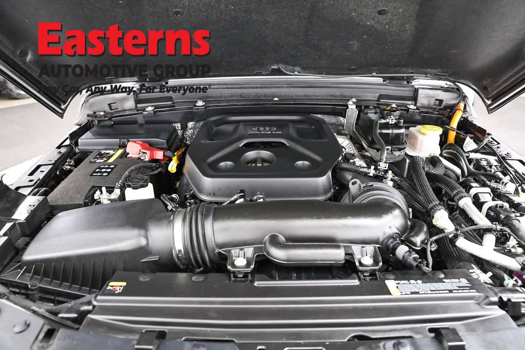 Used 2025 Jeep Wrangler Unlimited Sahara AWD/4WD image 7