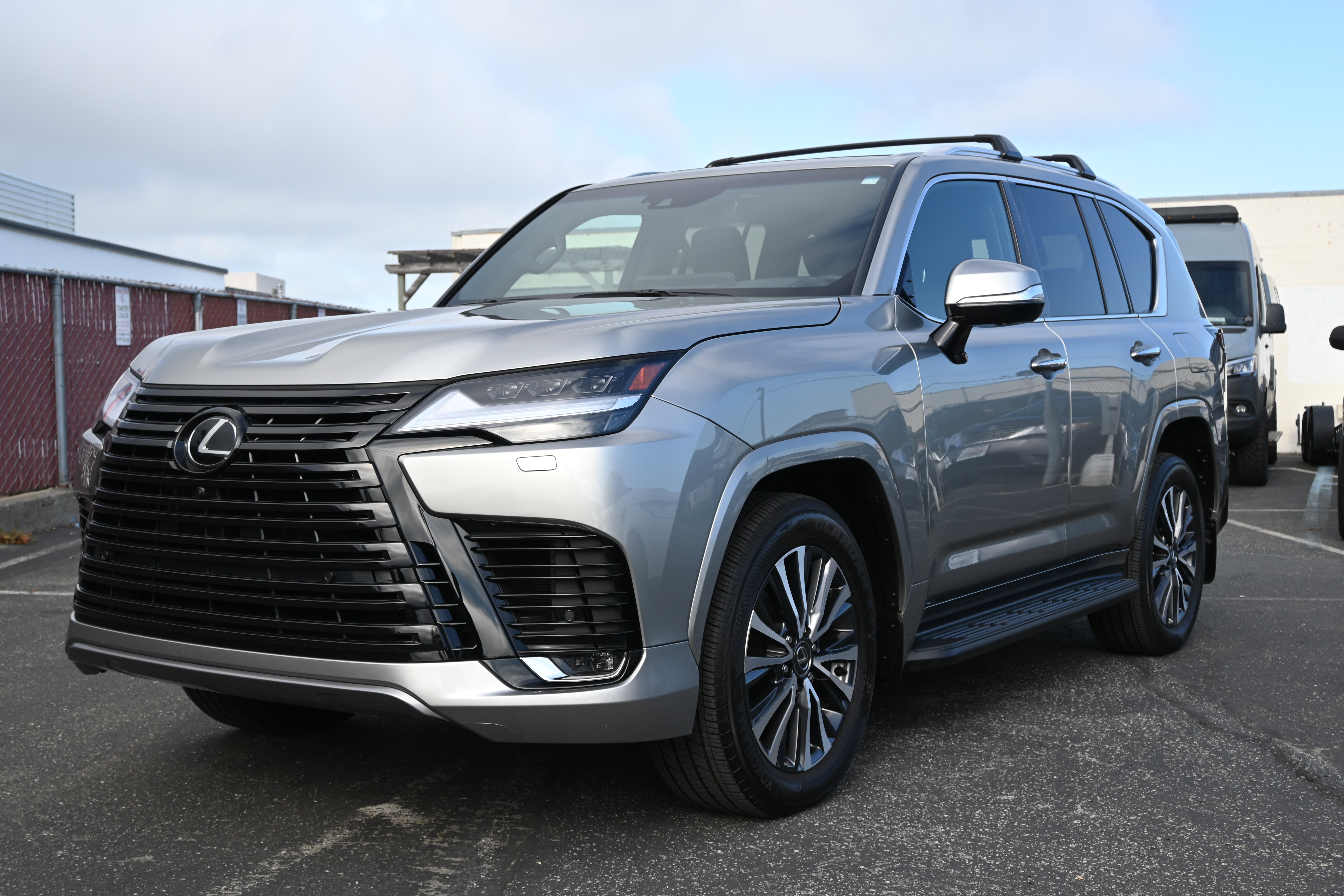 Used 2024 Lexus LX 600 4WD w/ Premium Package image 1