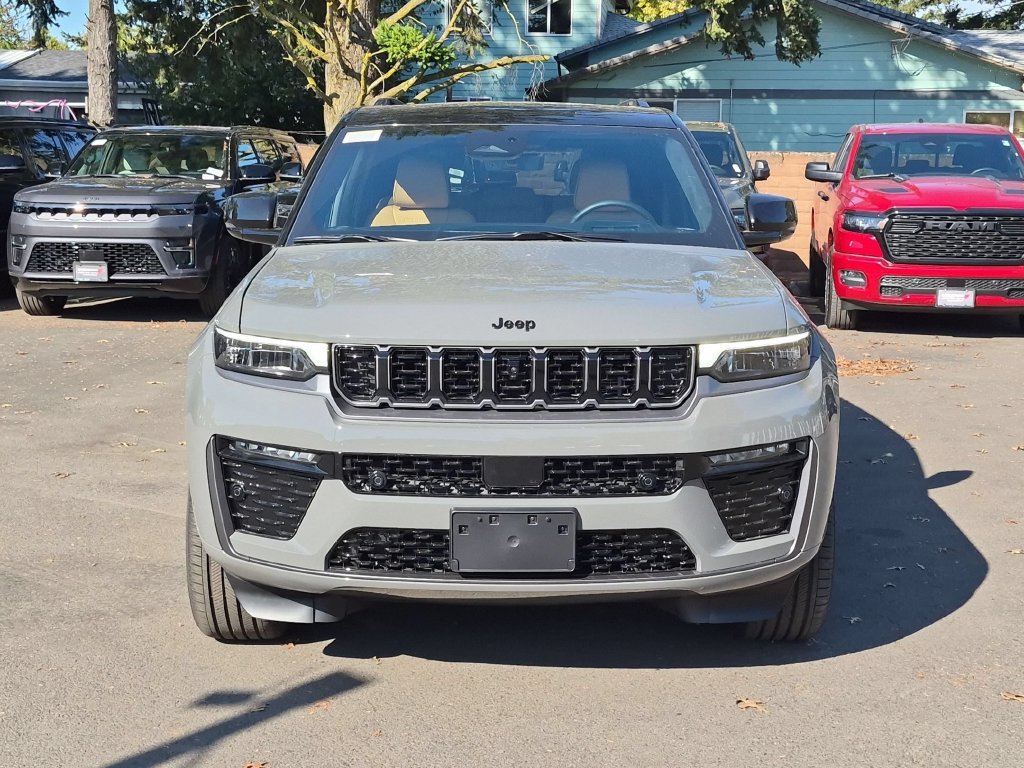 New 2027 Jeep Grand Cherokee Summit AWD/4WD image 2